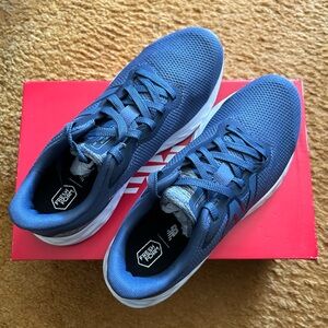 New Balance Arishi v4 men's running shoe in Navy Sz 7 New in Box